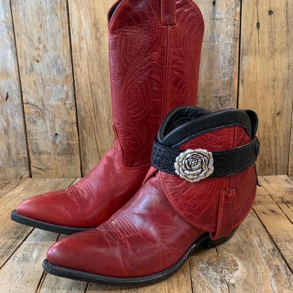 Us 7, upcycled  Western boot
